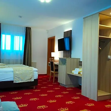 Отель Wellness Garni Krone 4*