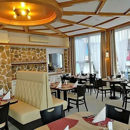Wellness Garni Krone Отель Байрсброн
