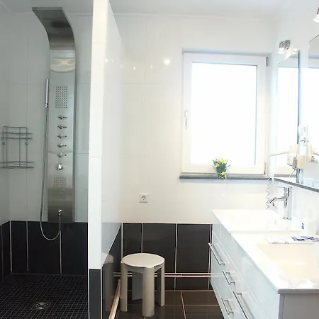 מלון Wellness Garni Krone 4*